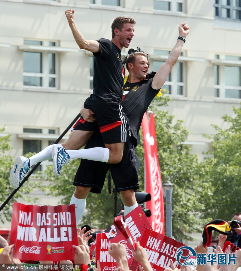 當(dāng)?shù)貢r間2014年7月15日，德國柏林，德國隊歸國舉行奪冠巡游