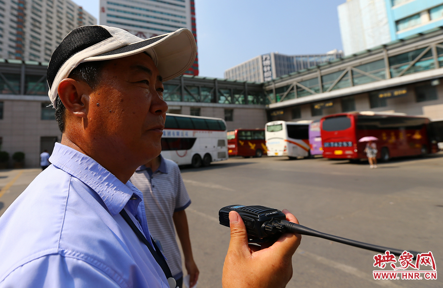 黑紅色的皮膚，是高溫戶外工作者最顯著的“標(biāo)識”