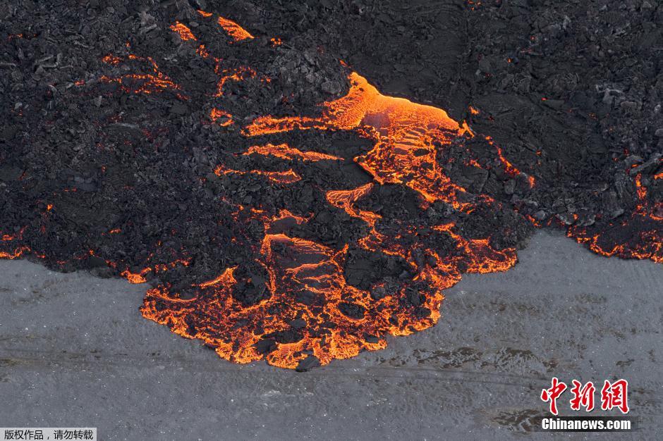 冰島巴達(dá)本加火山爆發(fā) 冰島巴達(dá)本加火山爆發(fā)