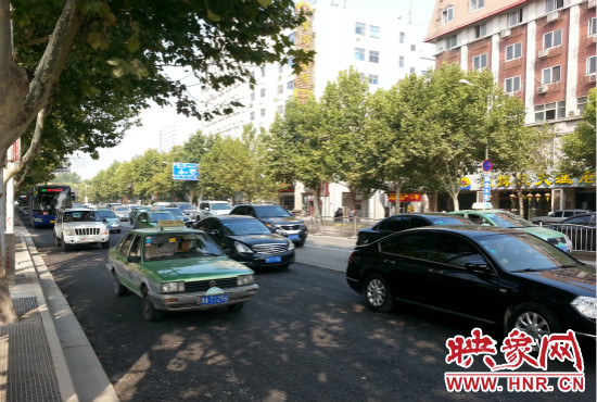 “無(wú)車日”仍有許多私家車主選擇開車上路。