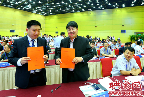 河南現(xiàn)代服務(wù)業(yè)洽談會簽約儀式 河南現(xiàn)代服務(wù)業(yè)洽談會簽約儀式