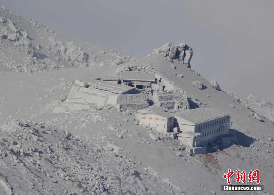 當(dāng)?shù)貢r間2014年9月27日，日本中部御岳山發(fā)生噴發(fā)，或已造成數(shù)人受傷。