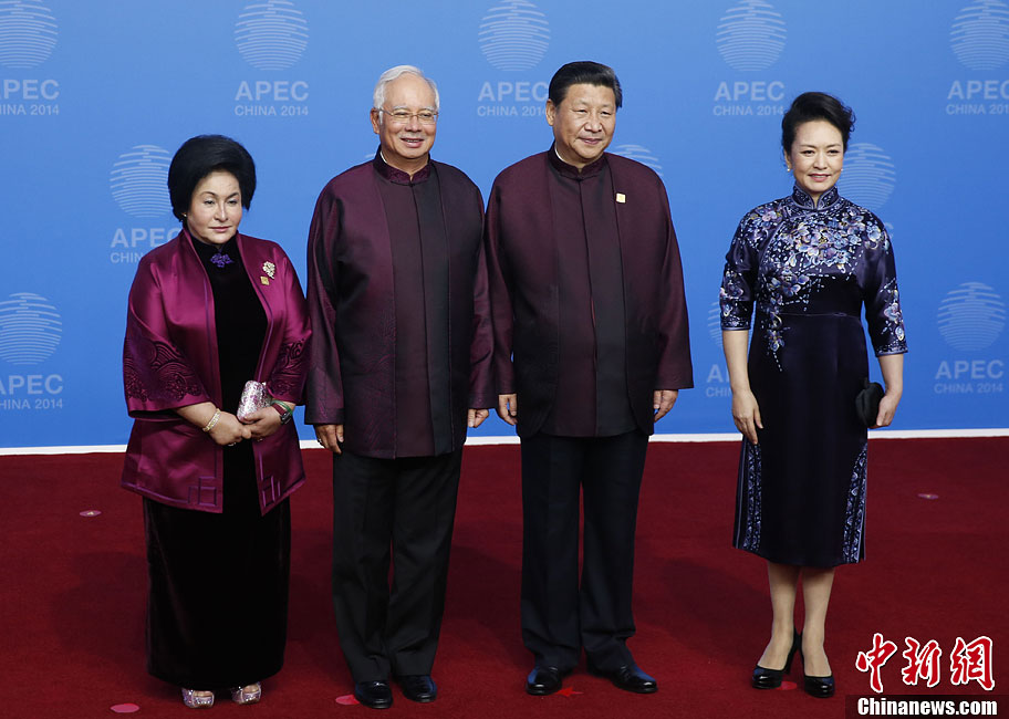 圖為習(xí)近平夫婦歡迎馬來(lái)西亞總理納吉布夫婦。中新社發(fā) 杜洋 攝