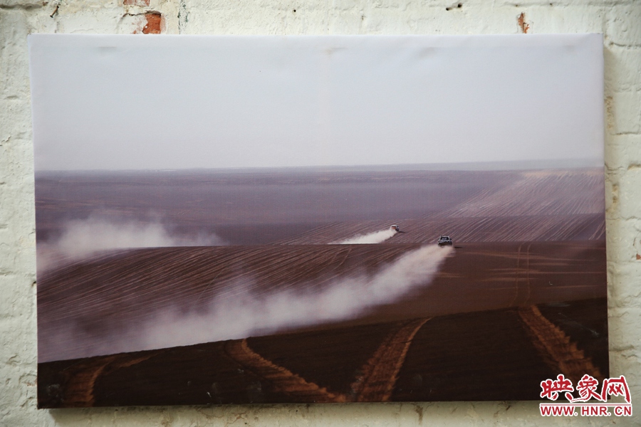 賽車的世界、更是男人的世界。圖為部分參展攝影作品。