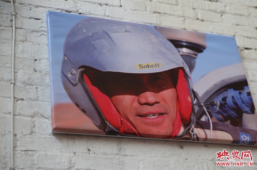 賽車的世界、更是男人的世界。圖為部分參展攝影作品。