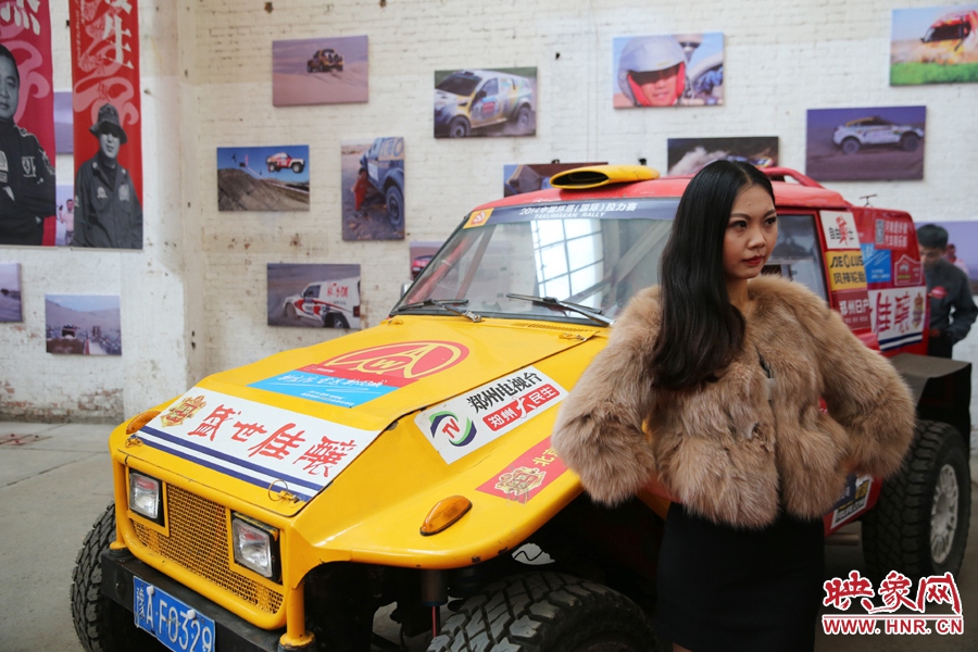 姐是車模，賽車的車。