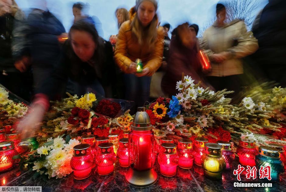 當(dāng)?shù)貢r間2014年11月22日，烏克蘭基輔，民眾舉行儀式紀(jì)念1932-1933烏克蘭大饑荒81周年