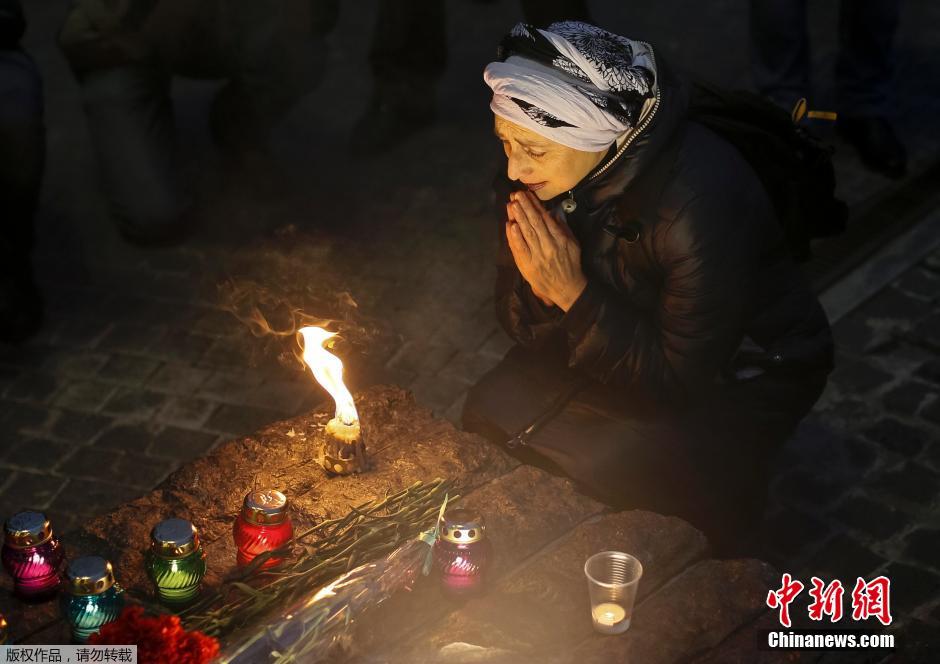當(dāng)?shù)貢r間2014年11月22日，烏克蘭基輔，民眾舉行儀式紀(jì)念1932-1933烏克蘭大饑荒81周年