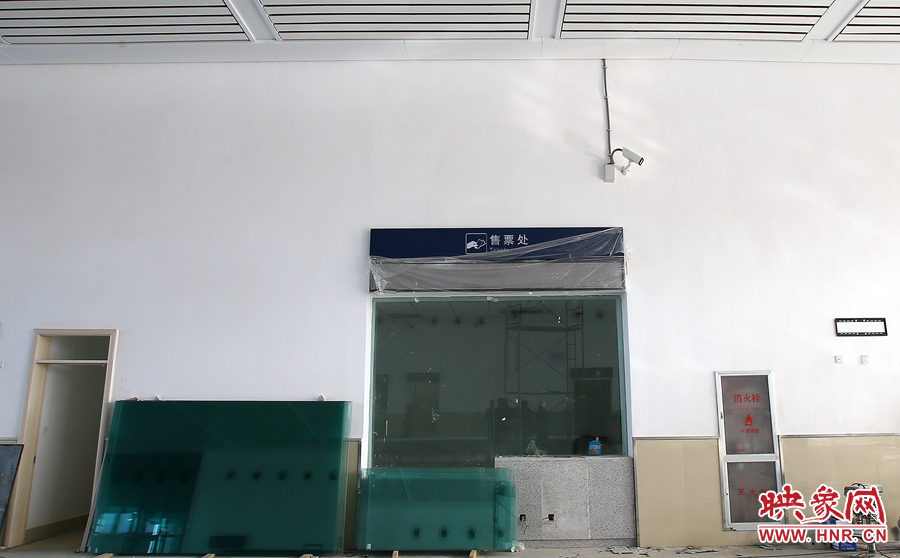 站內(nèi)的售票窗口 站內(nèi)的售票窗口