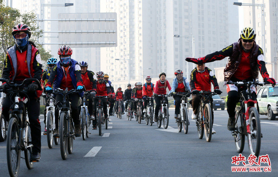 獻愛心、騎行天下，映象網(wǎng)騎行車友樂翻天