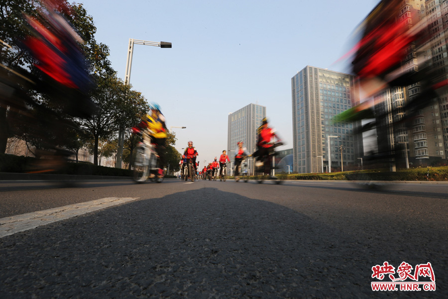 獻愛心、騎行天下，映象網(wǎng)騎行車友樂翻天