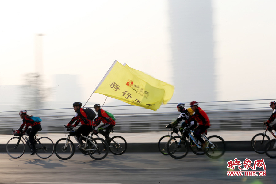 獻愛心、騎行天下，映象網(wǎng)騎行車友樂翻天