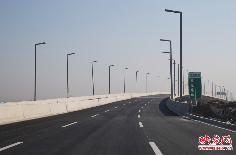 從新田路進(jìn)入隴海高架入口。