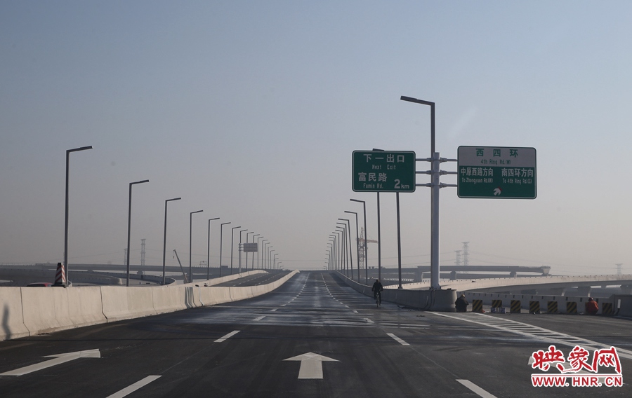 隴海高架往富民路方向和西四環(huán)出口。
