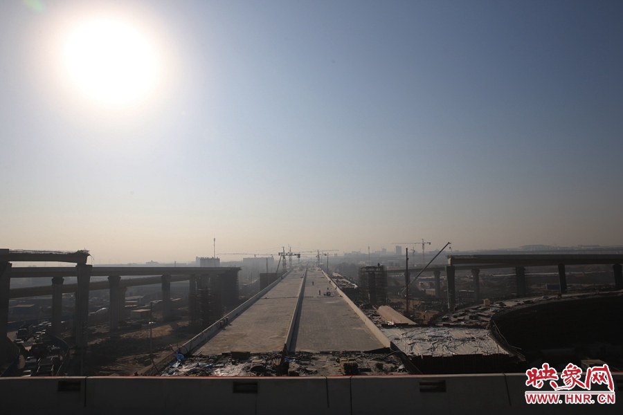 隴海高架從西四環(huán)上方通過。