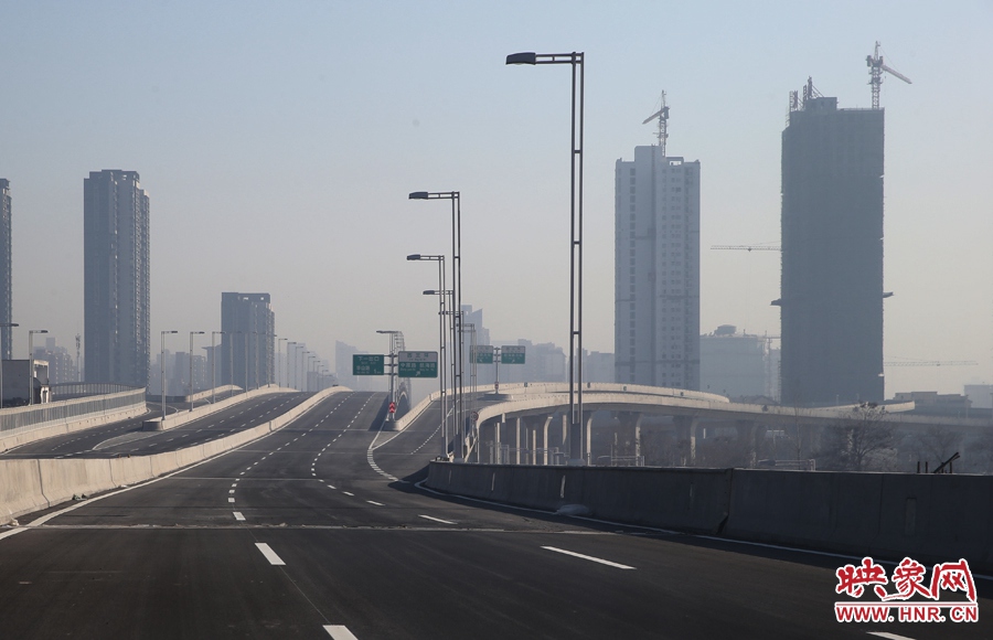 隴海高架與西三環(huán)立交。