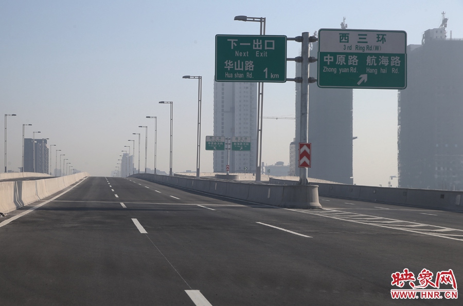 華山路方向與西三環(huán)出口。