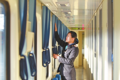 臥鋪車廂 半包式，更具私密性和舒適性。