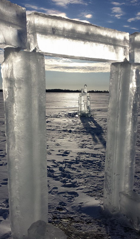 每根冰柱都重達(dá)300磅（約合136公斤）。（網(wǎng)頁截圖）