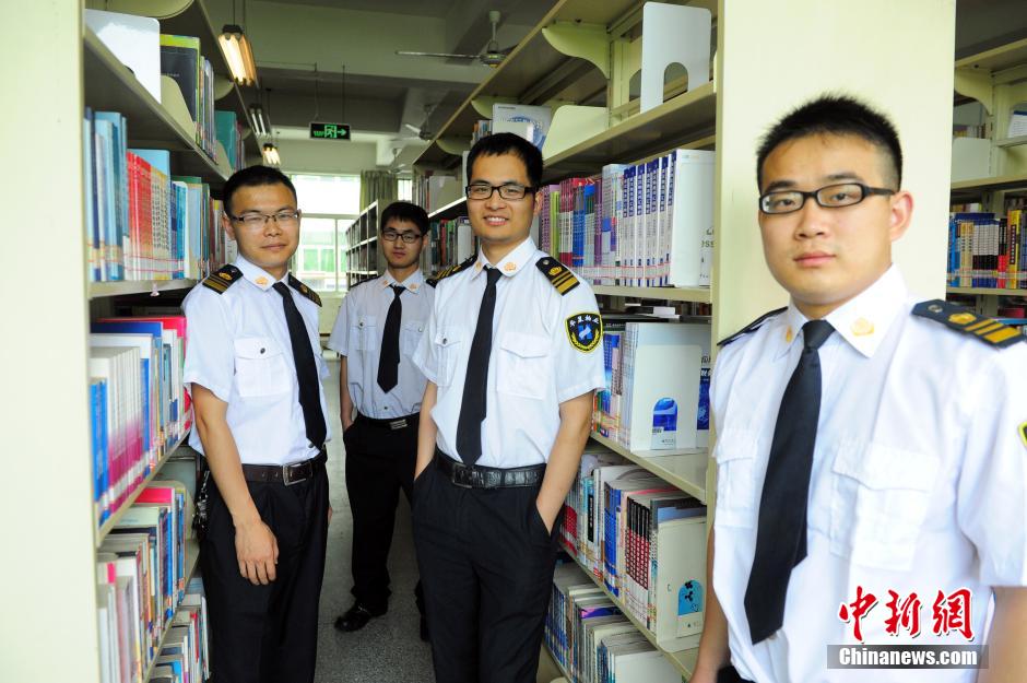 武漢高?！皠钪颈０矆F” 集體考上研究生