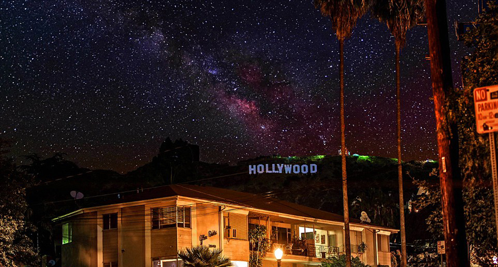 星空下的好萊塢。（網(wǎng)頁(yè)截圖）