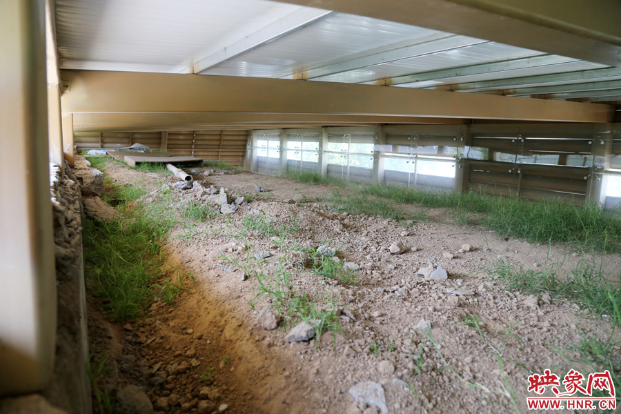 東側(cè)保護(hù)殼內(nèi)景。