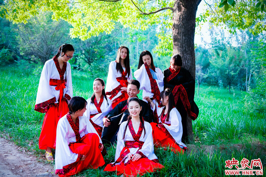 這片樹蔭留下我們太多的歡聲笑語。