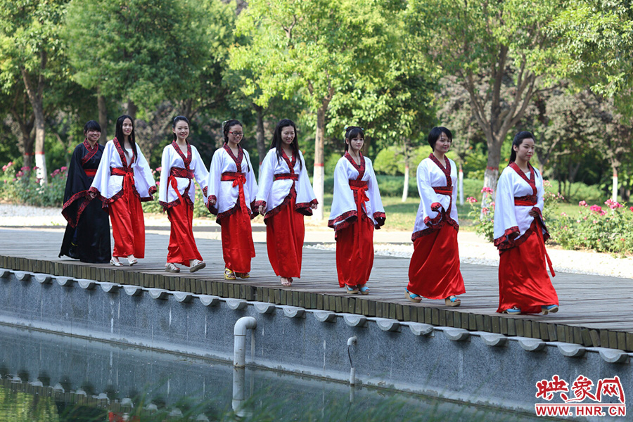 在校園里再走走，下次又不知道是何年何時。