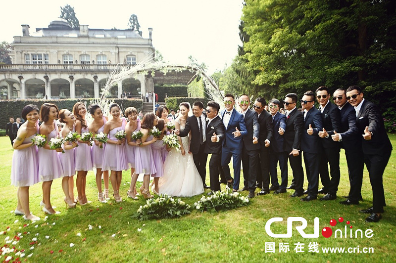 李小冉比利時(shí)辦婚禮 朱丹、鐘欣潼、應(yīng)采兒做伴娘
