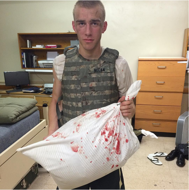 美國(guó)西點(diǎn)軍校枕頭大戰(zhàn)變“群架” 30名學(xué)員受傷 美國(guó)西點(diǎn)軍校枕頭大戰(zhàn)變“群架” 30名學(xué)員受傷