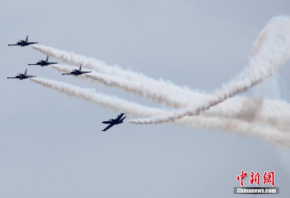 第31屆“天翼掠過休斯敦”航空展在美國(guó)第四大城市休斯敦的阿靈頓空軍基地舉行 第31屆“天翼掠過休斯敦”航空展在美國(guó)第四大城市休斯敦的阿靈頓空軍基地舉行