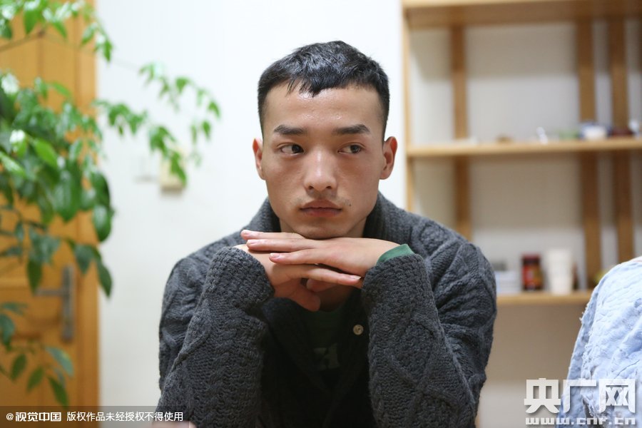 網(wǎng)絡(luò)紅人葉良辰現(xiàn)身浙江臺(tái)州，接受記者的專(zhuān)訪。