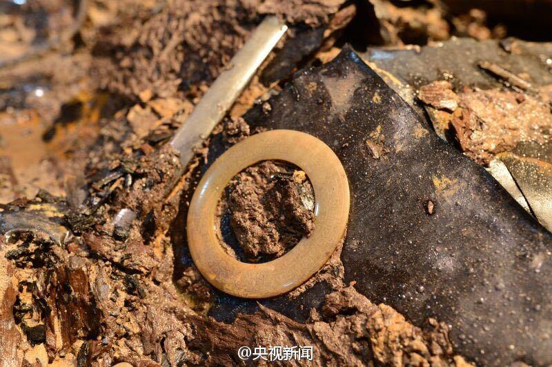 西漢大墓發(fā)現(xiàn)玉具劍 墓主身份不一般 西漢大墓發(fā)現(xiàn)玉具劍 墓主身份不一般