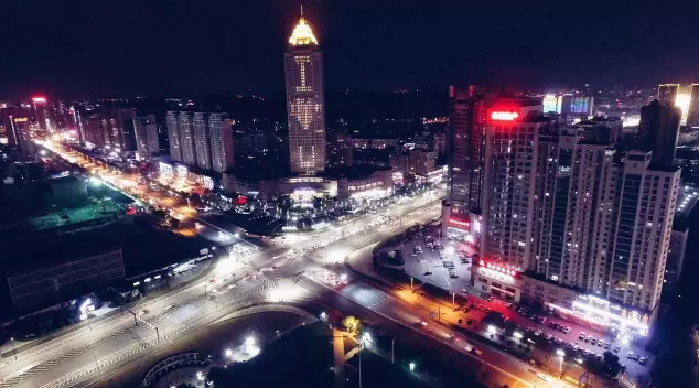 情人節(jié)最溫暖告白！84歲老人包下整樓示愛老伴