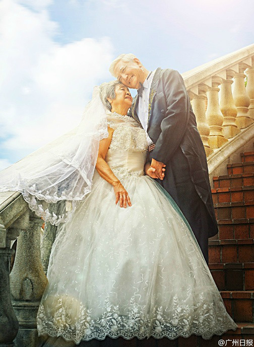 為愛圓夢！八旬老人帶老伴拍攝童話式夢幻婚紗照(圖)