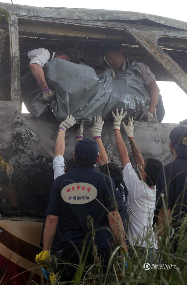 臺灣出事大巴附近升起一道彩虹 仿佛為遇難者祈福 臺灣出事大巴附近升起一道彩虹 仿佛為遇難者祈福