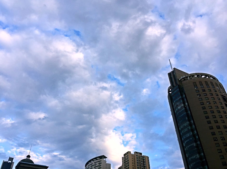 又被鄭州的藍(lán)天刷屏！隨便一拍就是手機(jī)壁紙