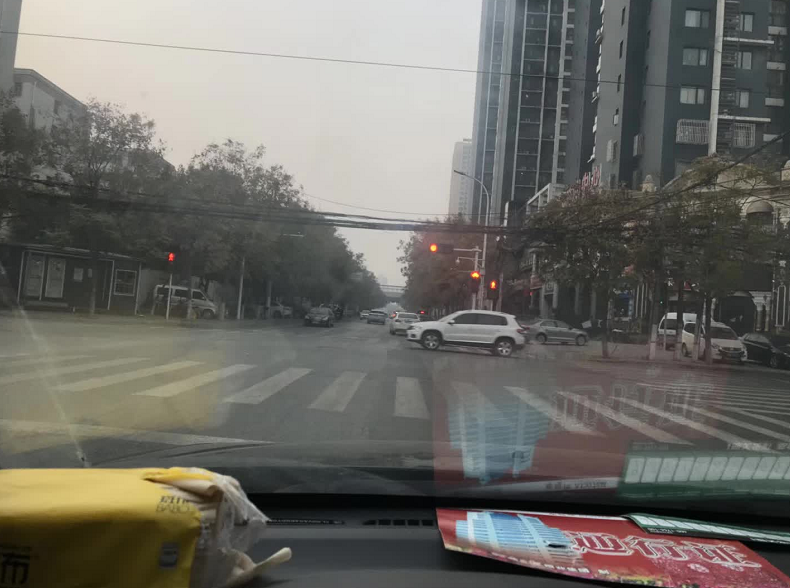 限行第一天！鄭州的早高峰是這個(gè)樣子的