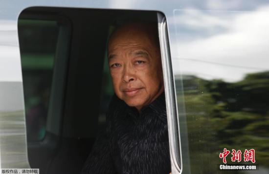 圖為泰國前副總理素拉蓬抵達(dá)陸軍俱樂部。