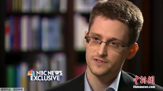 　資料圖：“棱鏡門”曝光者愛德華·斯諾登接受美國全國廣播公司(NBC)的獨家采訪。