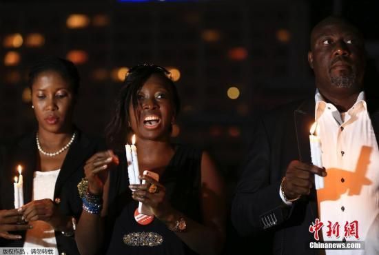 　資料圖：當(dāng)?shù)貢r間2014年8月26日，尼日利亞阿布賈，民眾舉行“帶回我們的女孩”活動為埃博拉病毒感