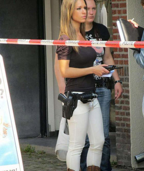 荷蘭性感氣質(zhì)女警走紅網(wǎng)絡(luò) 網(wǎng)友盛贊賽過明星(組圖) 荷蘭性感氣質(zhì)女警走紅網(wǎng)絡(luò) 網(wǎng)友盛贊賽過明星(組圖)