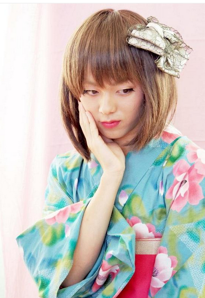 日本男子學校舉辦“?；ā贝筚?參賽者須男扮女裝