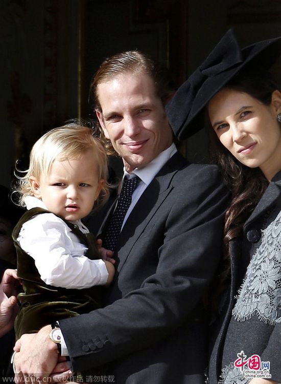 摩納哥1歲半小王子首次公開(kāi)亮相(圖) 摩納哥1歲半小王子首次公開(kāi)亮相(圖)