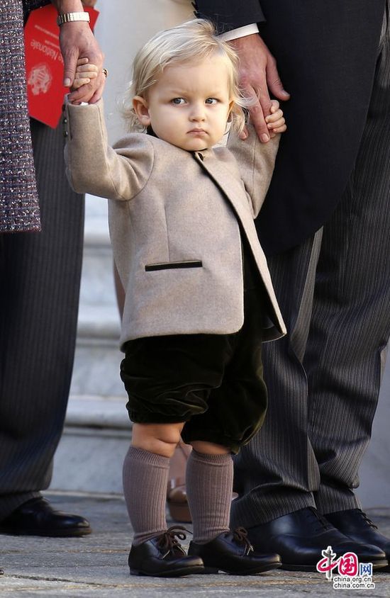 摩納哥1歲半小王子首次公開(kāi)亮相(圖) 摩納哥1歲半小王子首次公開(kāi)亮相(圖)