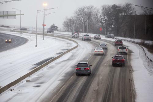 特大暴風(fēng)雪襲擊美國(guó)東北部，多州進(jìn)入緊急狀態(tài)。