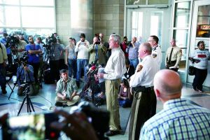 　圣路易斯縣檢方15日宣布，當?shù)鼐揭炎カ@12日在弗格森市槍擊兩名執(zhí)勤警察的犯罪嫌疑人威廉斯。