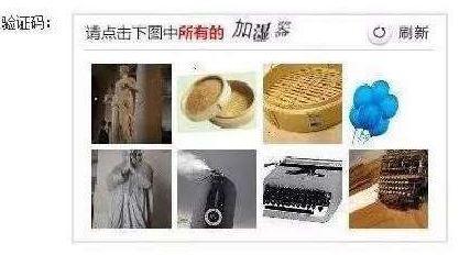 澎湃新聞記者從鐵路上海站了解到，目前窗口售票采用的系統(tǒng)與12306網(wǎng)購不同，購票者通過身份證件的驗證，即可購票。根據(jù)往年經(jīng)驗，每年臘月二十三到二十九的火車票最為緊俏，對應(yīng)的網(wǎng)絡(luò)購票日期為12月4日至10日，春運火車票搶票也進入最白熱化的狀態(tài)。對此，鐵路部門提醒，如果沒能在第一時間買到票，旅客不妨在起售時間30分鐘后、開車前15天和開車前1天三個時間點“撿漏”，可能會有意外的收獲。