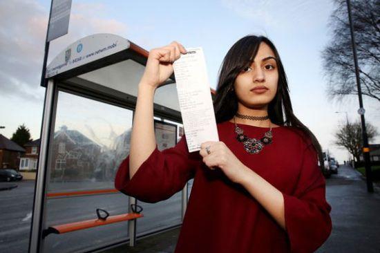 事發(fā)當時薩迪克并未帶任何身份證件，無法證實自己真的只有15歲，百口莫辯的她，最后只好在全車乘客的注目下被趕下車和罰款，被迫走路回家。