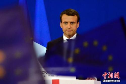 圖為馬克龍在慶祝集會上。中新社記者 龍劍武 攝